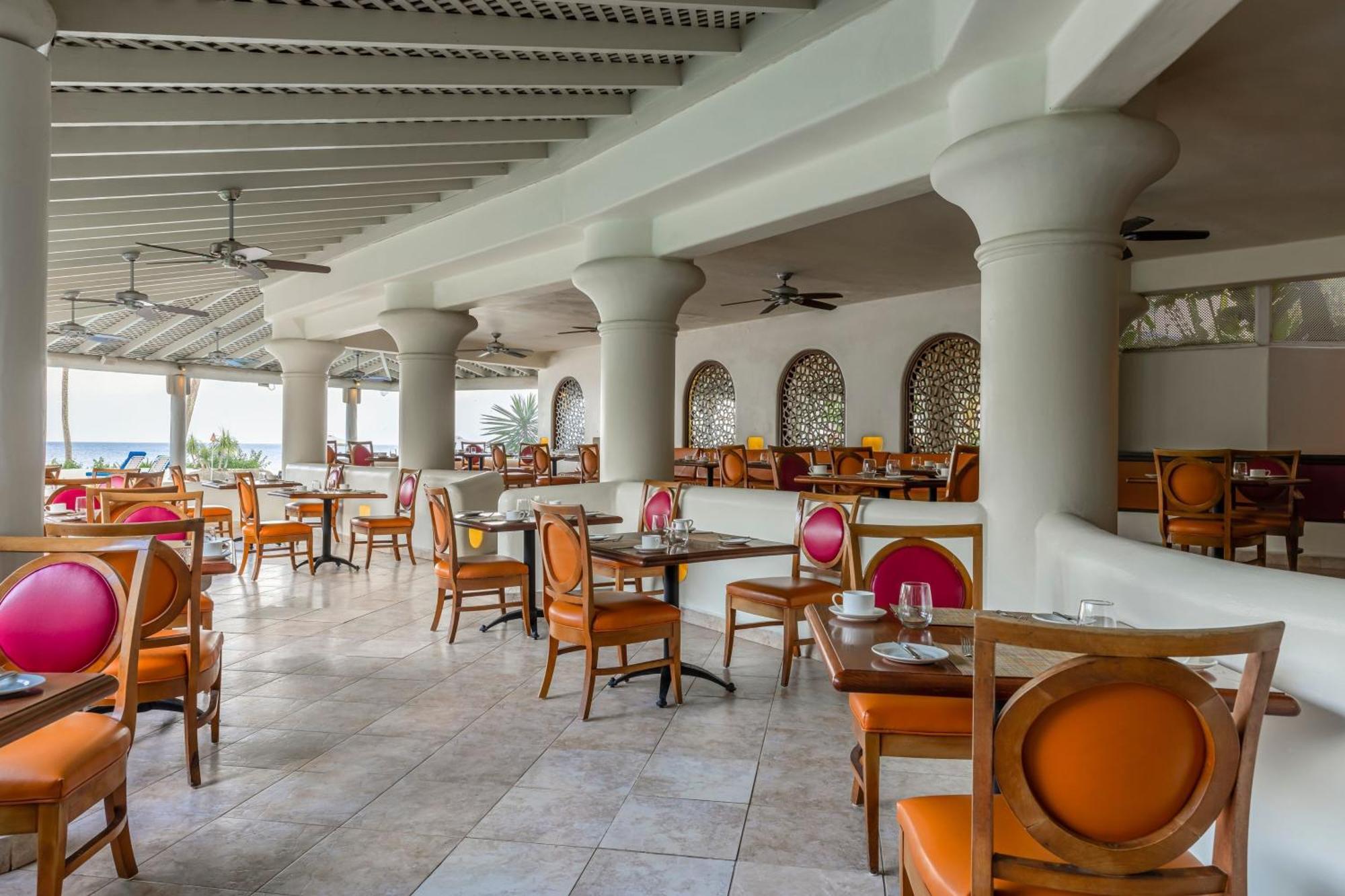 Crystal Cove By Elegant Hotels - All-Inclusive Saint James Exterior foto